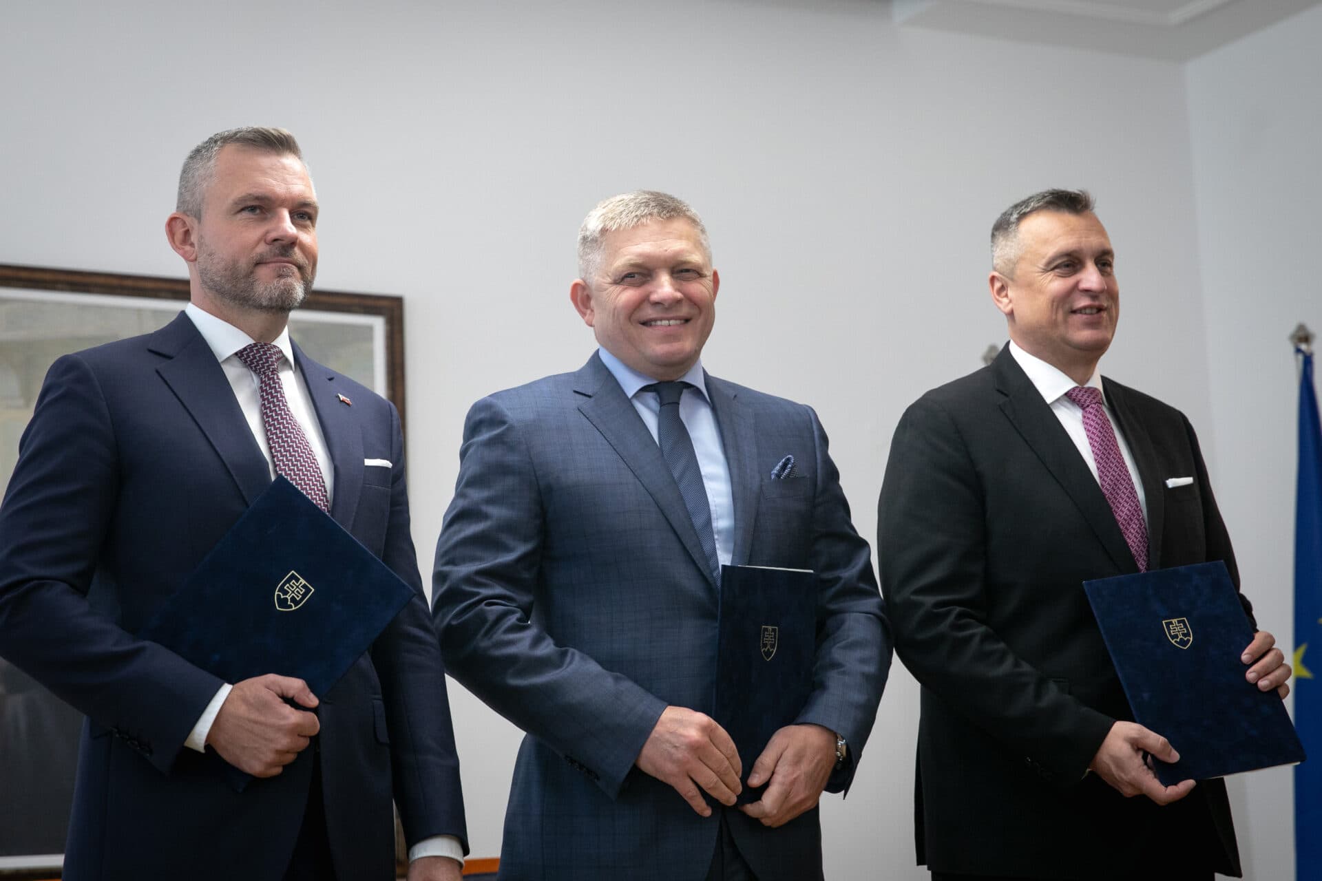 Koalícia DRŽÍ pokope, SNS podporí v druhom kole Petra Pellegriniho