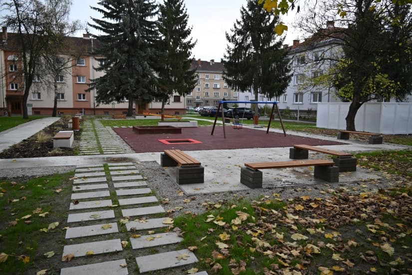 Dva vnútrobloky na najstaršom sídlisku v Humennom prešli revitalizáciou