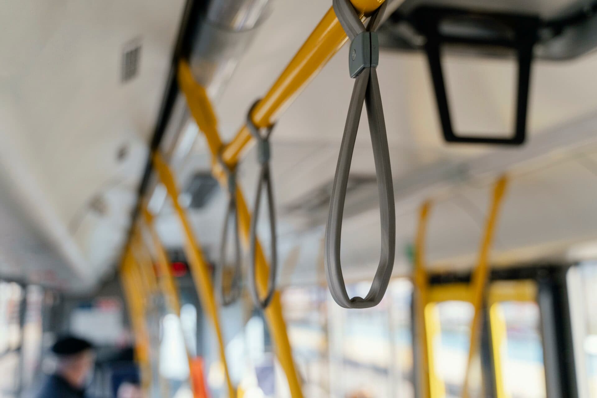 Nové nákladné automobily a autobusy budú musieť znížiť emisie CO2 až o 45%