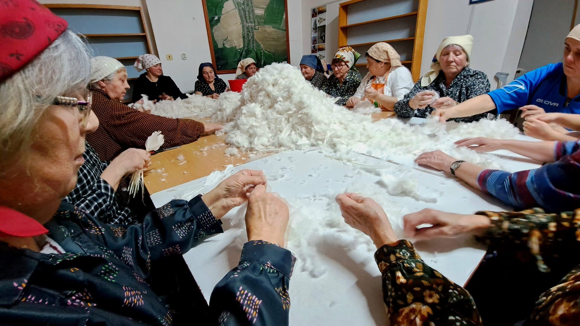 Klebetia, spievajú a spomínajú. Seniorky spod Tatier oživili tradíciu páračiek (VIDEO)