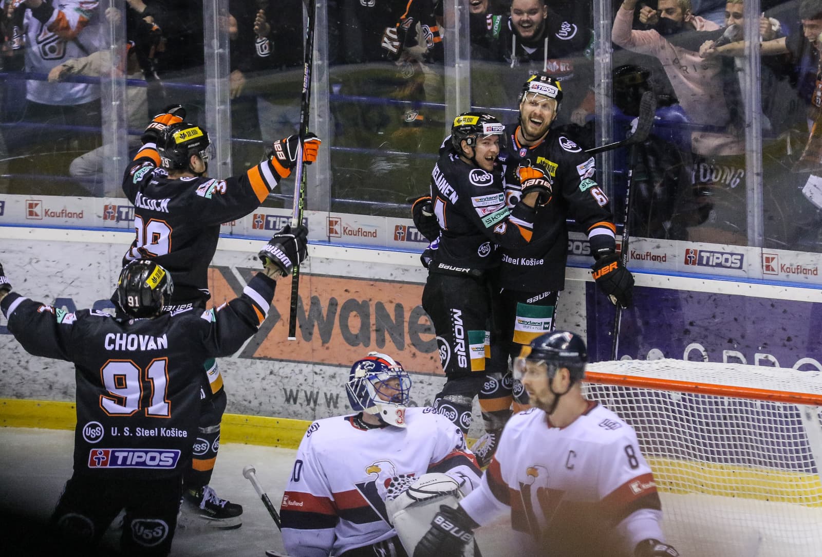 Oceliari Slovanu nič nedarovali. Prvý bod v play-off im prinieslo šesť gólov (FOTO)