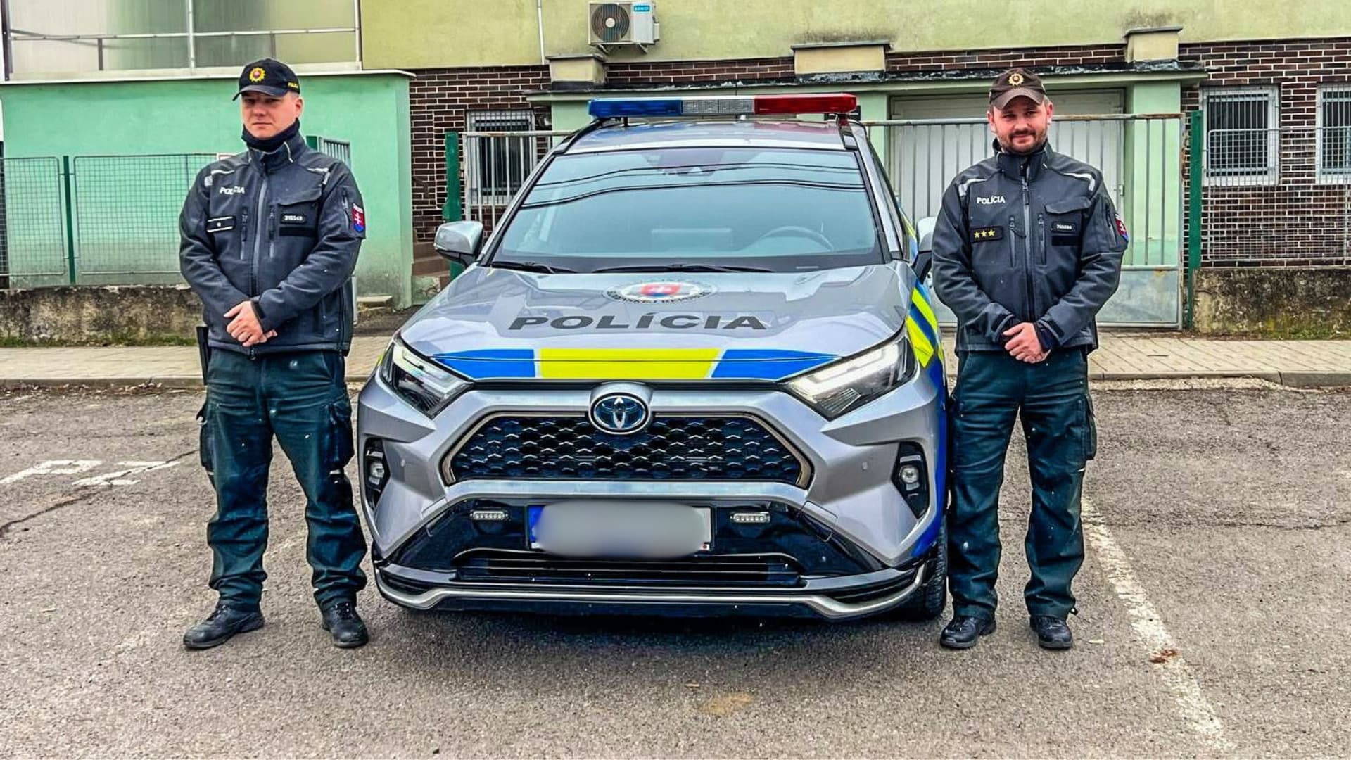 Policajti zachránili ženu, ktorá zaspala vo vani. Vytiahli ju v poslednej chvíli!