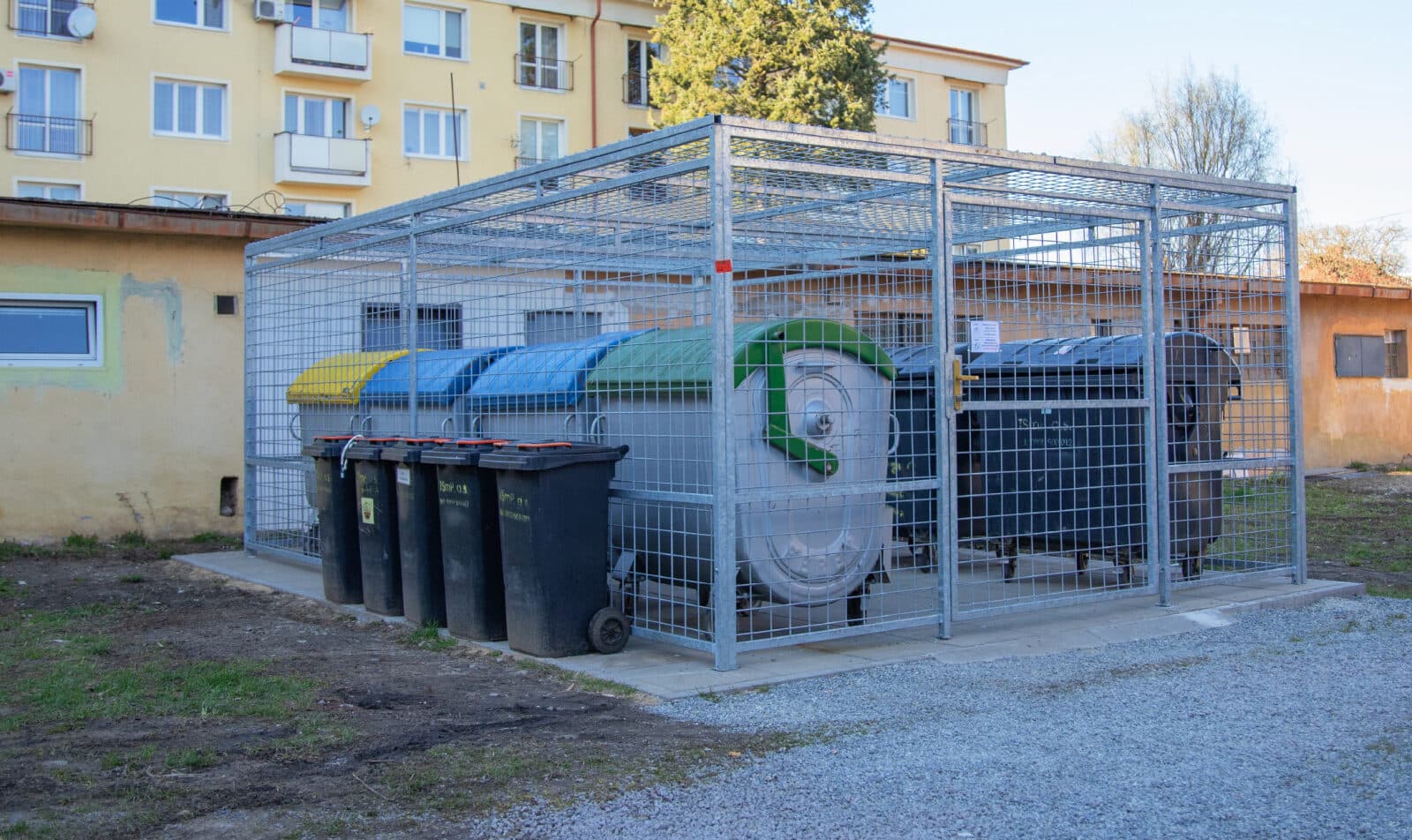Mesto Prešov pokračuje v osádzaní klietkových stojísk