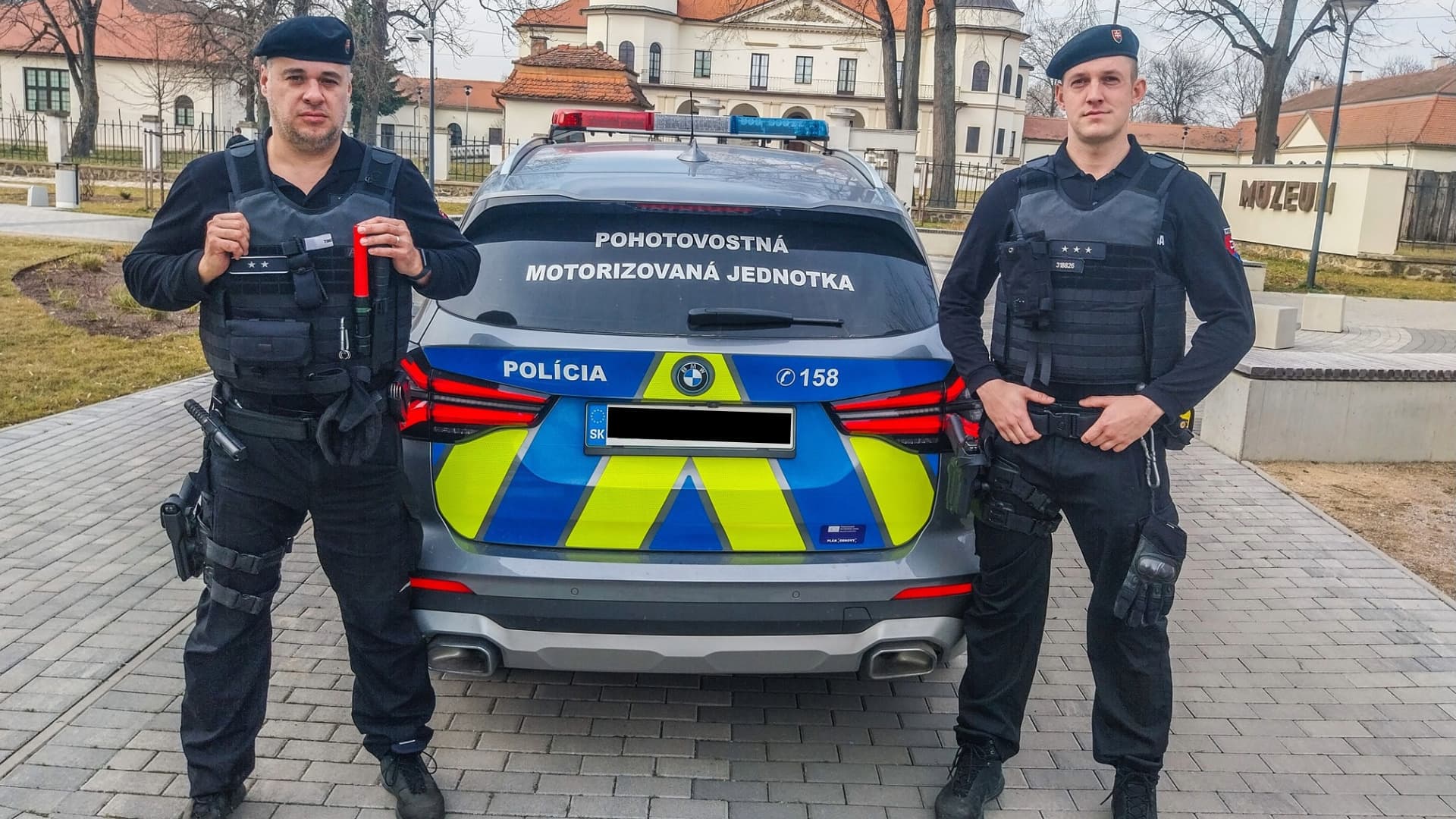 Keď ide o sekundy! Policajný doprovod v Michalovciach pomohol tehotnej mamičke