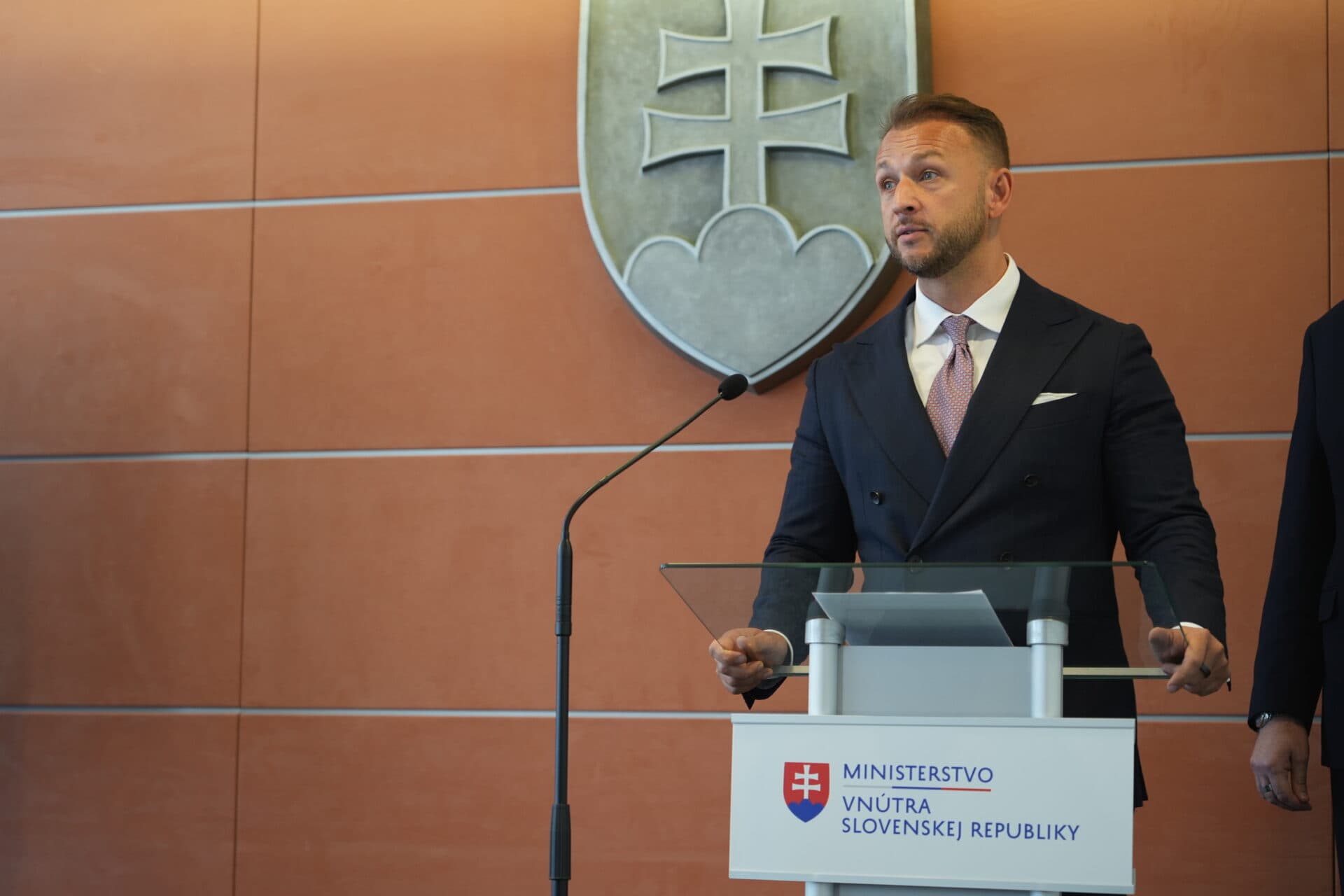 ŠUTAJ EŠTOK: Peniaze od štátu majú dostať len parlamentné politické strany