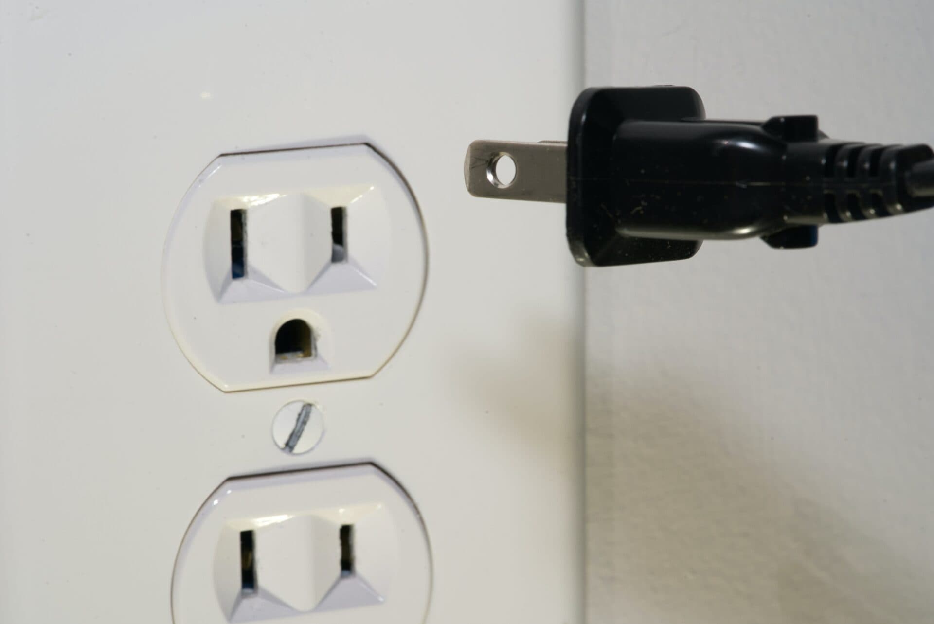 Vládny kabinet potvrdil dodávku elektriny pre domácnosti so zastropovanou cenou