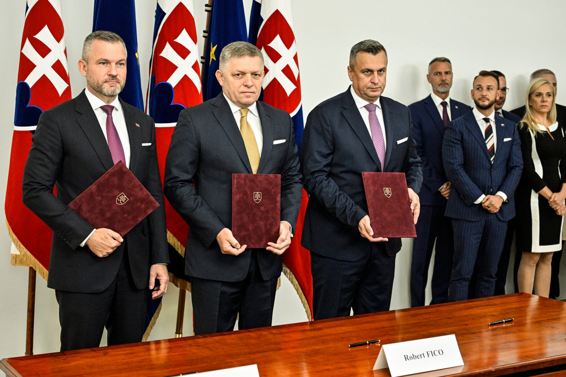 Vládne strany môžu byť spokojné, VŠETKY tri by sa dostali do parlamentu aj podľa najnovšieho prieskumu