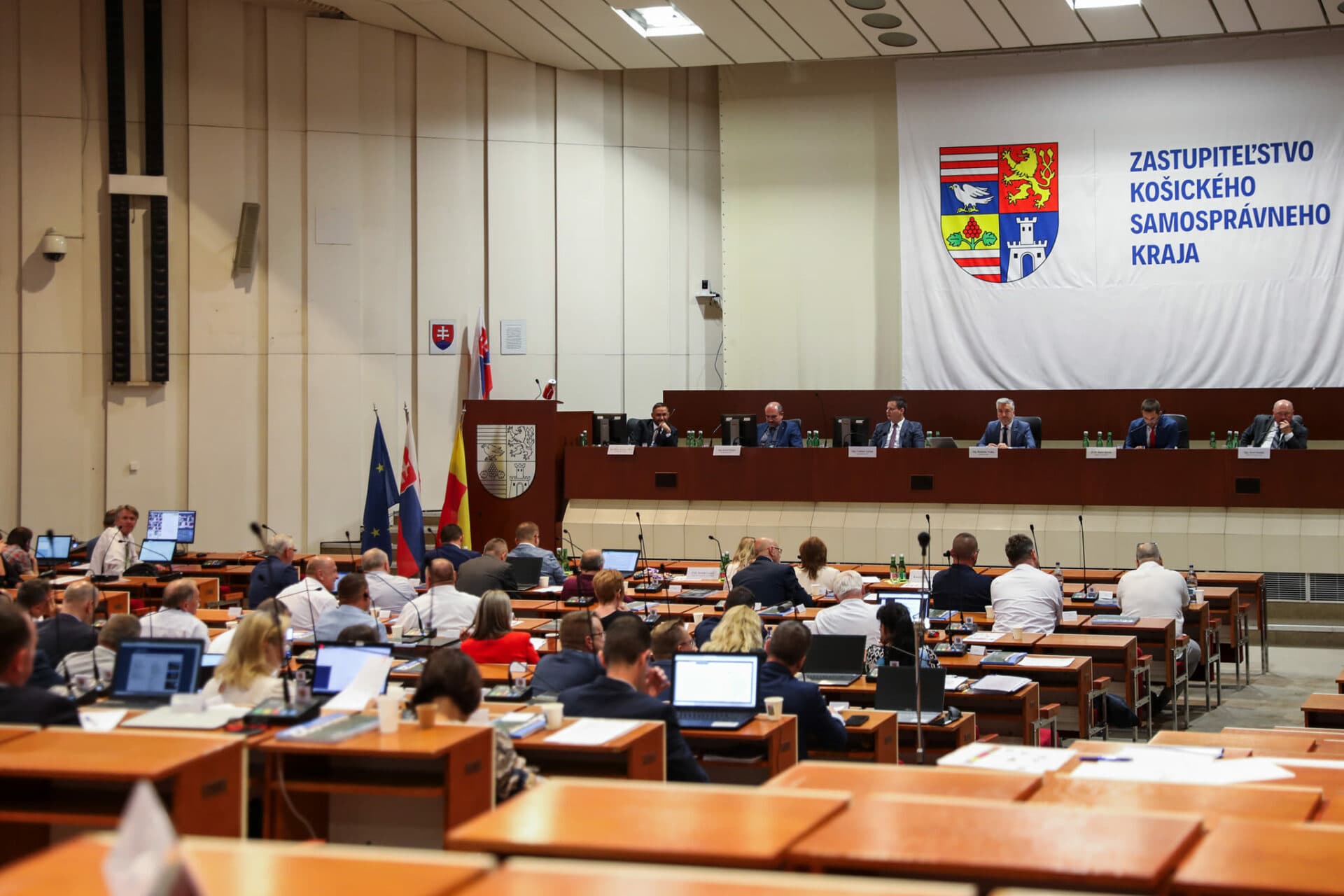 Poslanci nemuseli Trišča odvolávať, funkcie sa vzdal sám