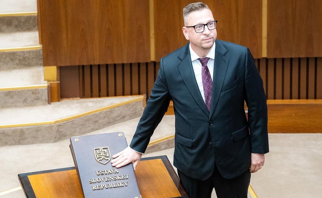 Nečakaná zmena v parlamente: Poslanec Pekár sa vzdal svojho mandátu!