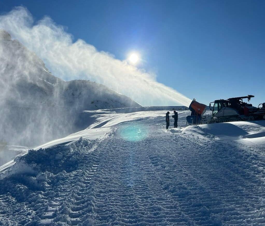 Snežné delá boli spustené! Príprava na zimnú sezónu je v plnom prúde (FOTO)
