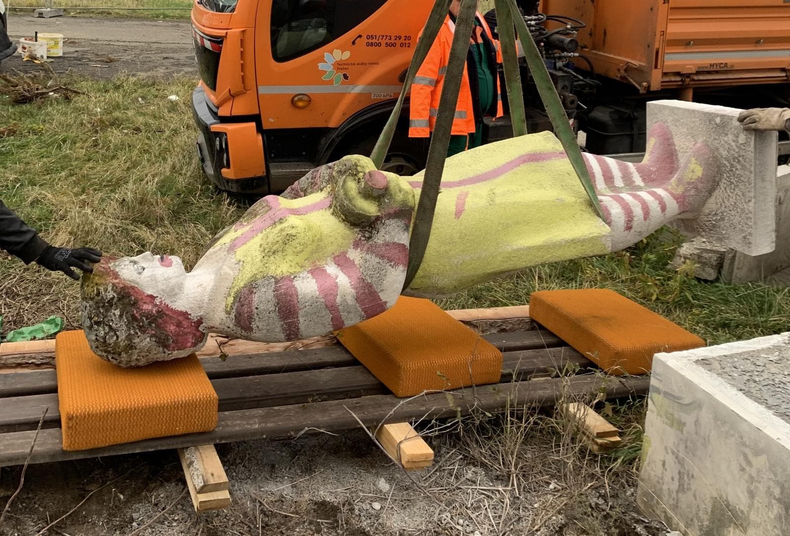 Socha pracujúcej ženy už nestojí na svojom mieste. Aké plány s ňou má mesto?