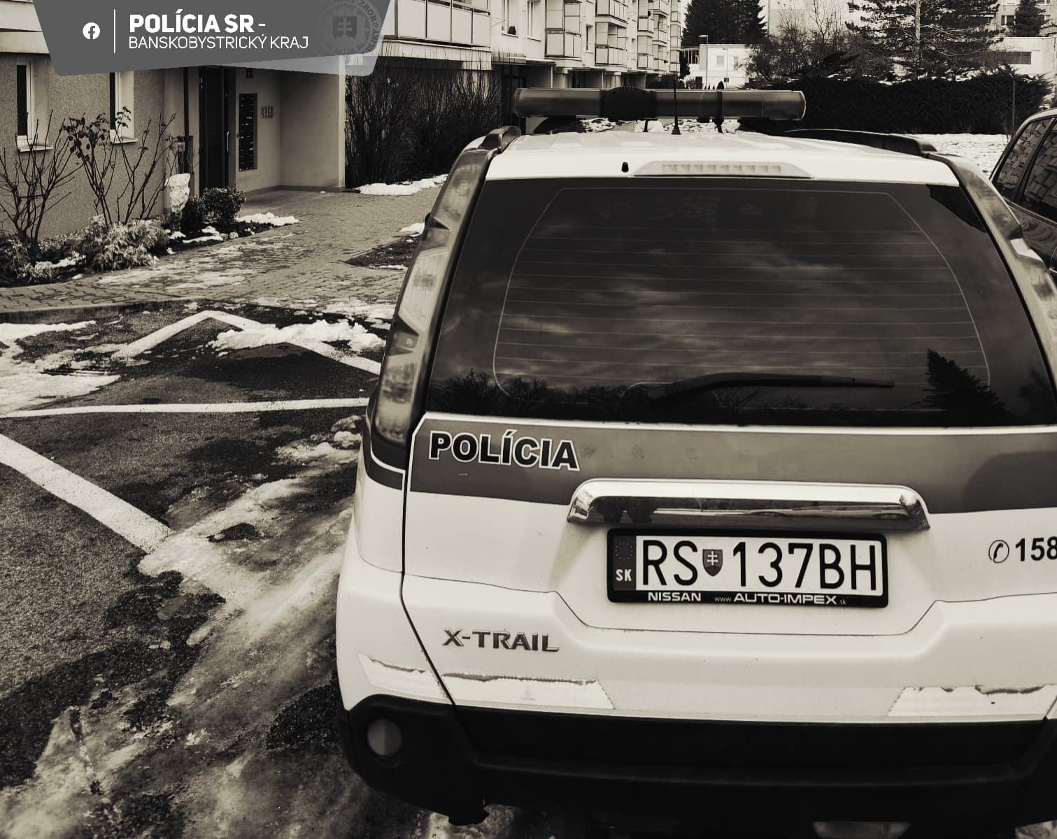 Muža našli s nožom v ruke. Žena už nejavila známky života