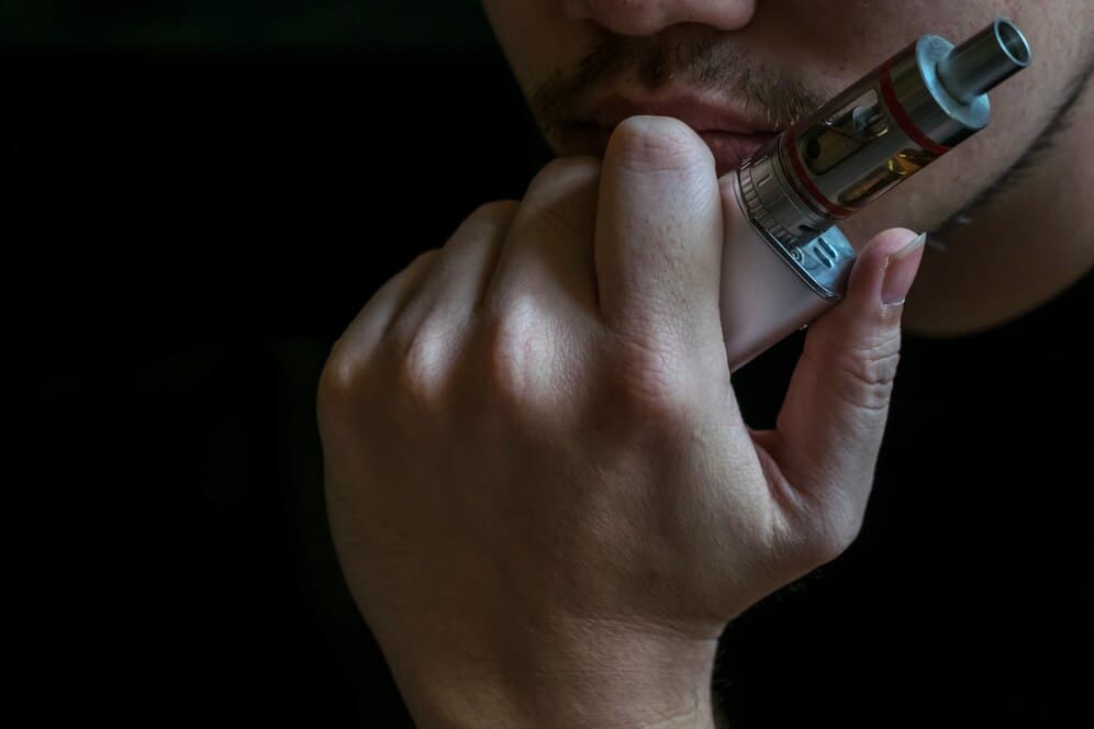 V predajni predával falošné cigarety