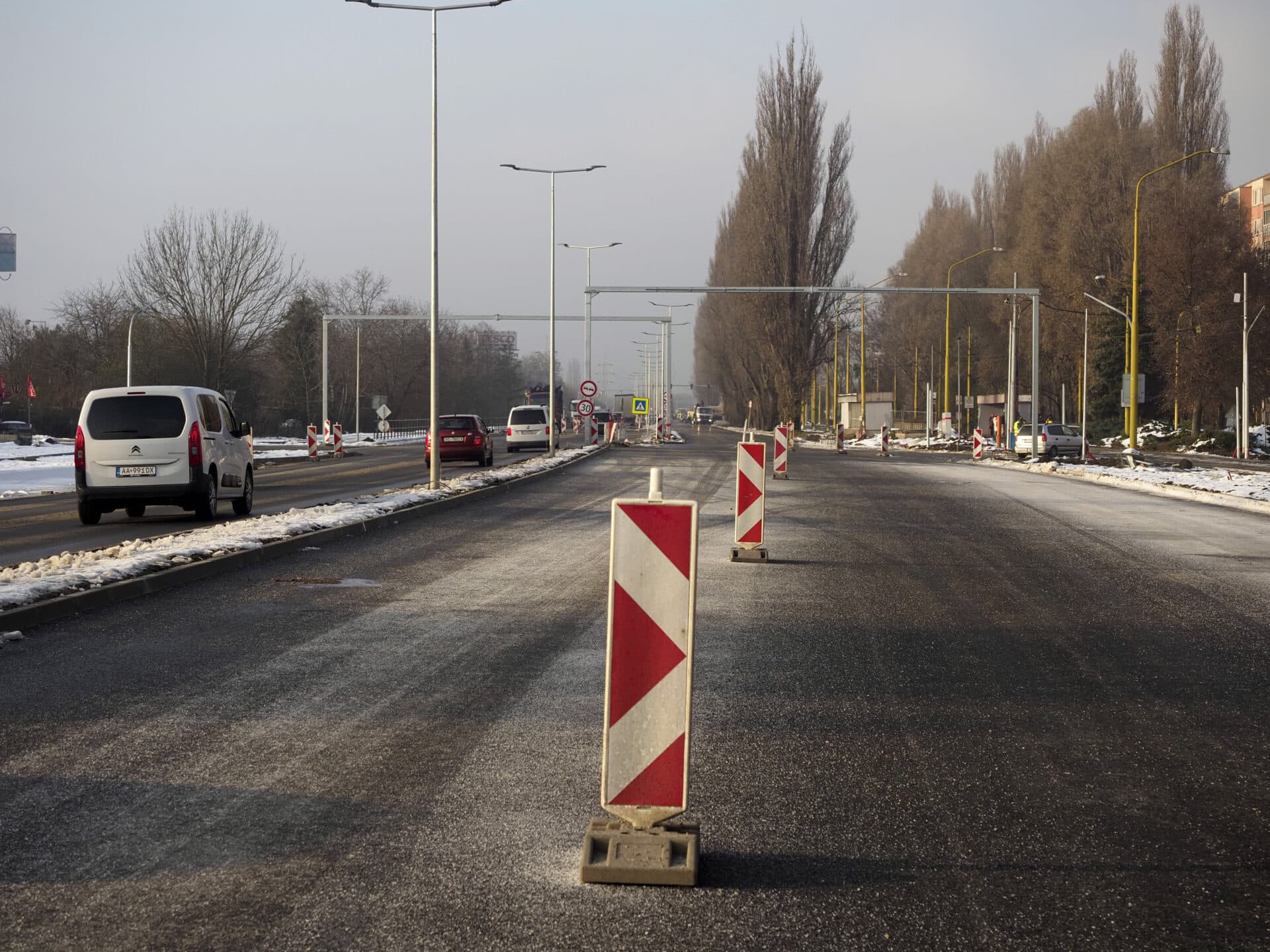 Rekonštrukcia Slaneckej cesty sa blíži ku koncu. Obmedzenia však budú pretrvávať i naďalej