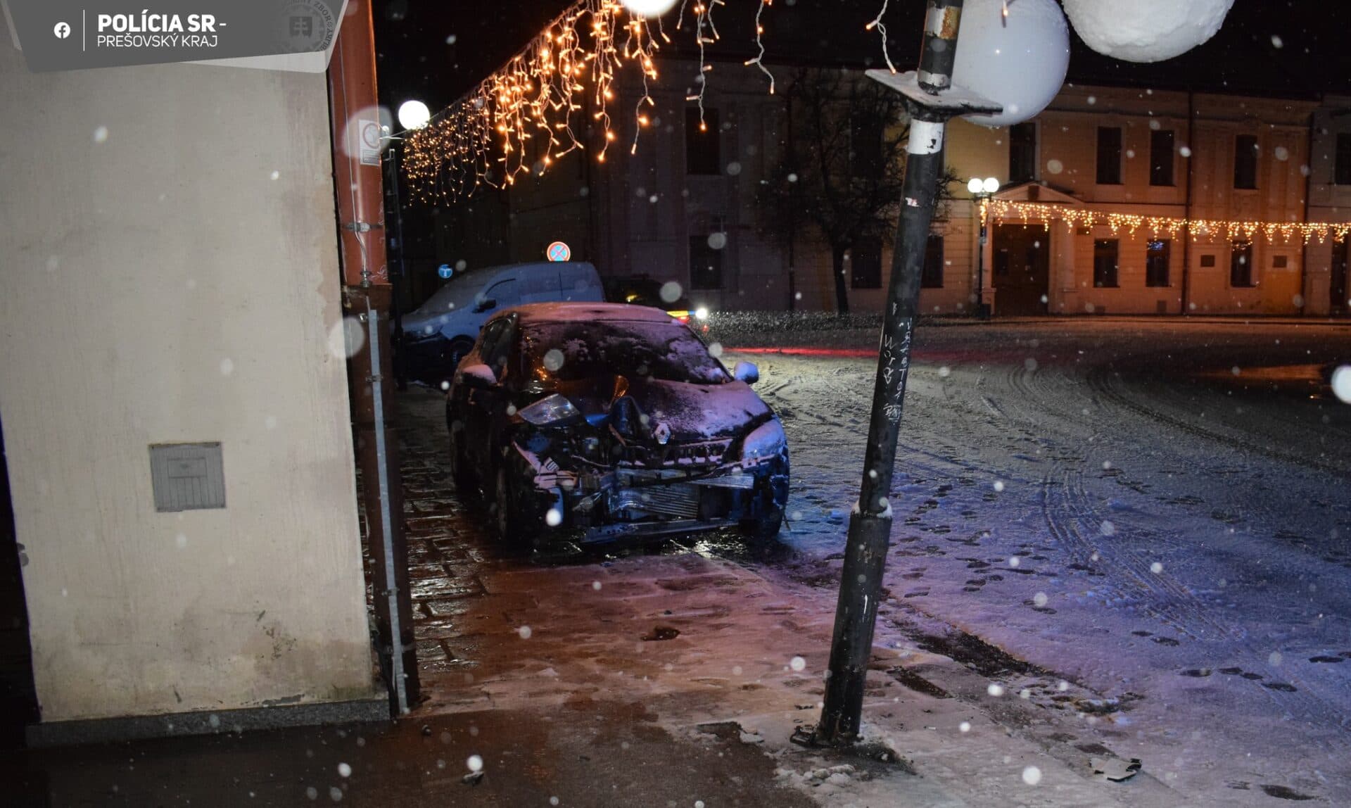Autom narazila do verejného osvetlenia. Nafúkala viac ako 1,6 promile