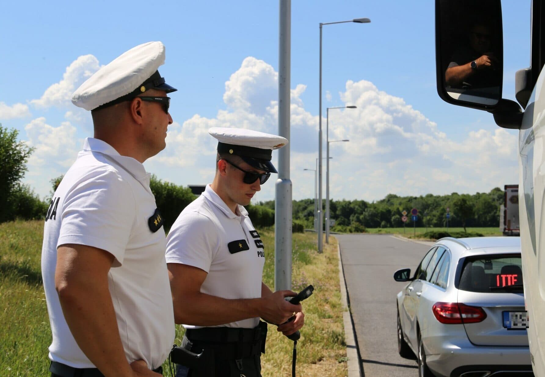 Autobusár šoféroval s viac než 1 promile, ďalší nechal cestujúcich vo vozidle a odišiel