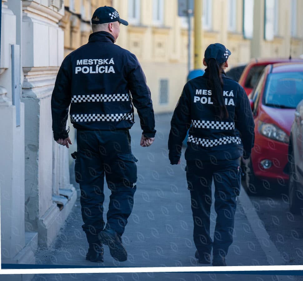 Mestskí policajti ratovali bezvládne maloleté dievča pod vplyvom alkoholu