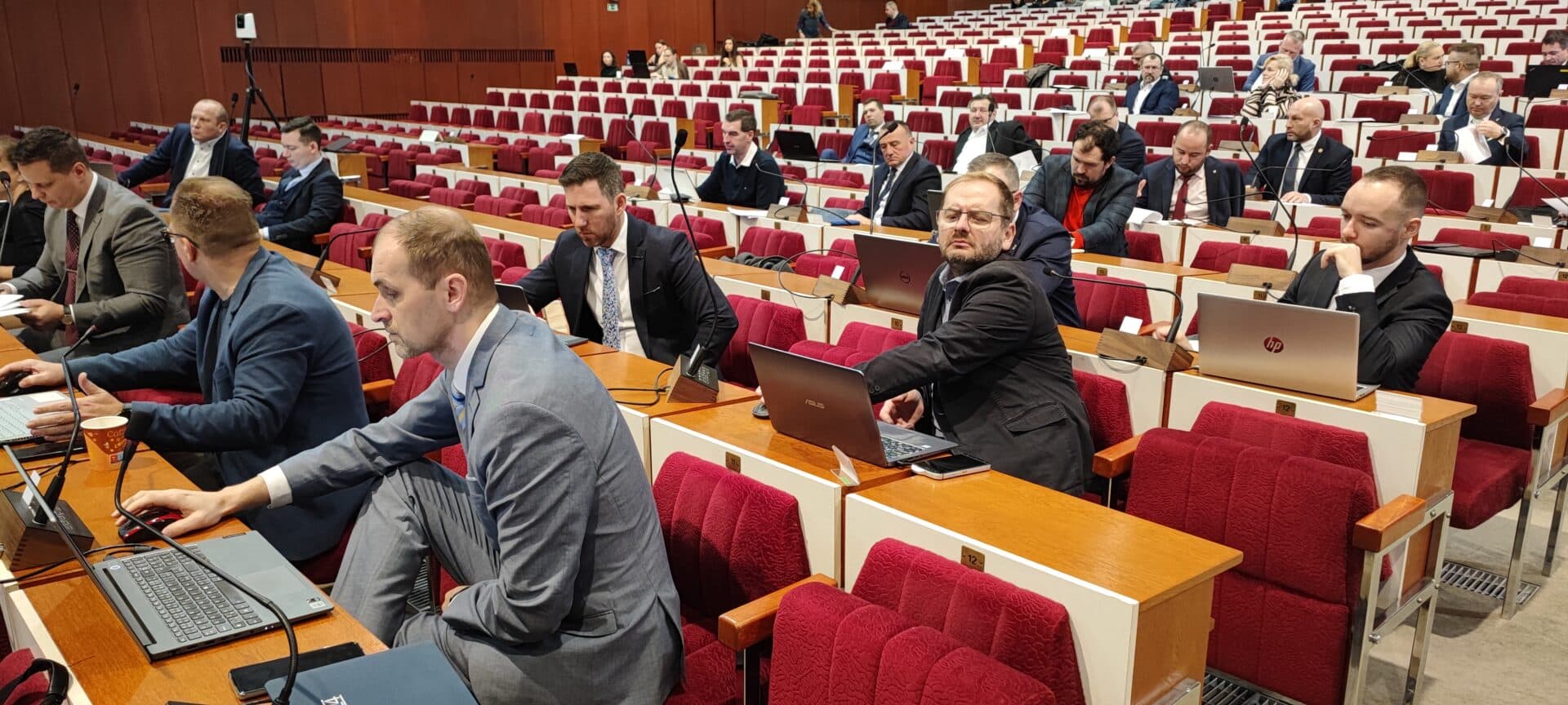 Ďalšia BÚRLIVÁ DISKUSIA na zastupiteľstve, na magistráte sa objavil aj Glück, známy z bitky s MATOVIČOM