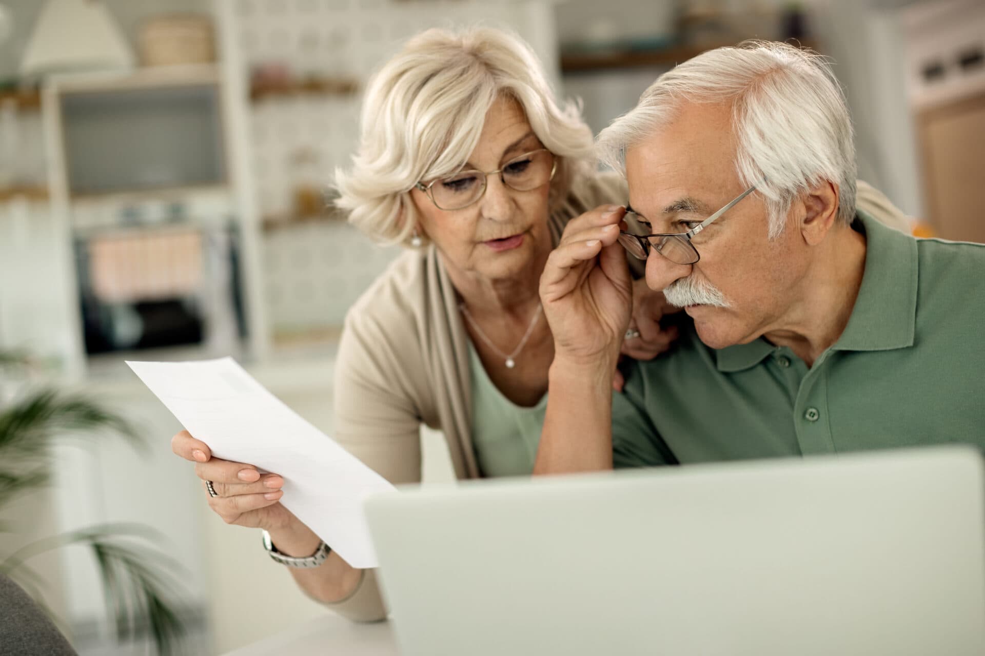 Niektorým seniorom pristane na účte takmer 2 500 eur. Čo je za tým?
