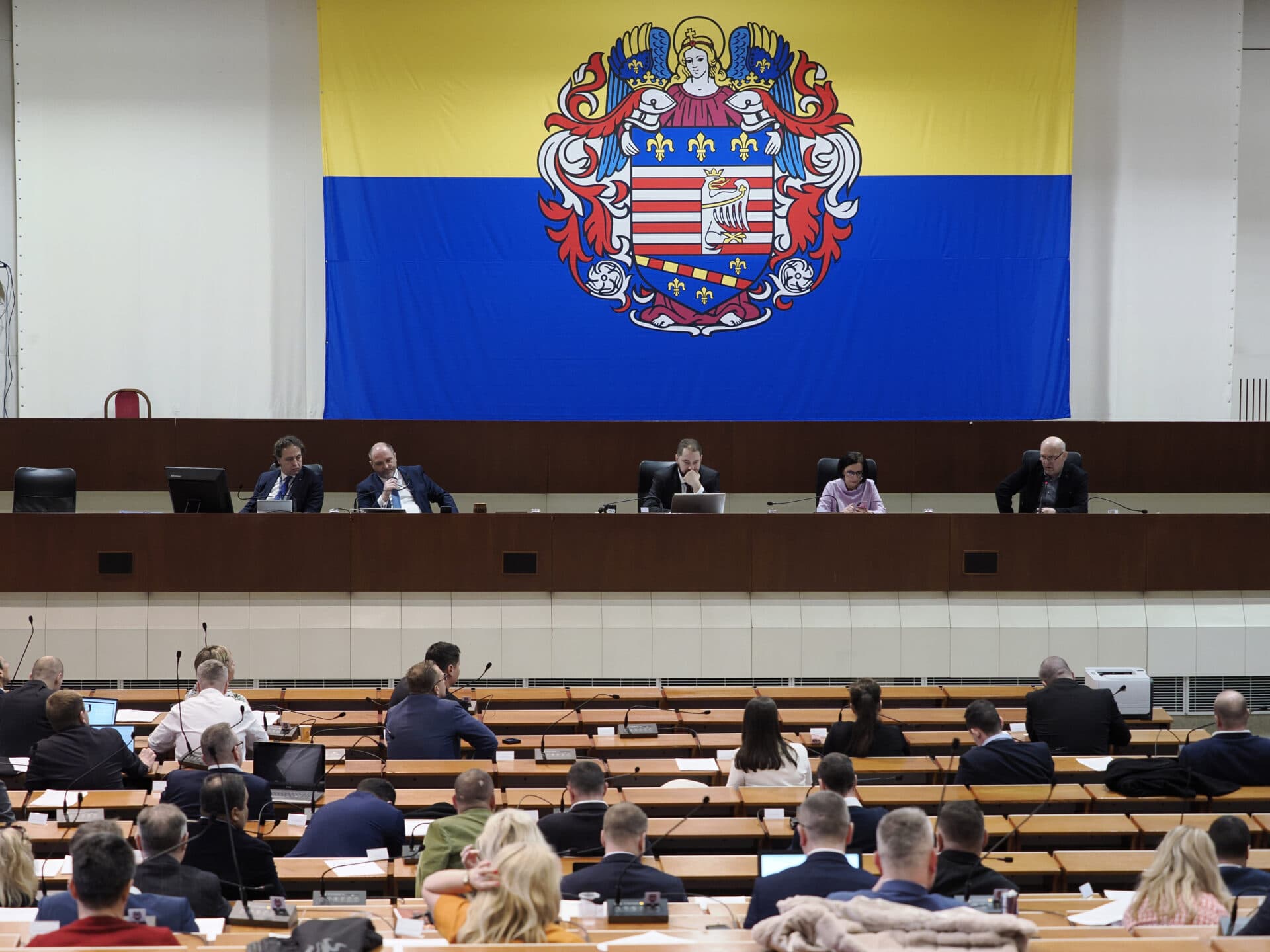 Mestskí poslanci nevyšli primátorovi v ústrety, trvajú na doplatení podielových daní