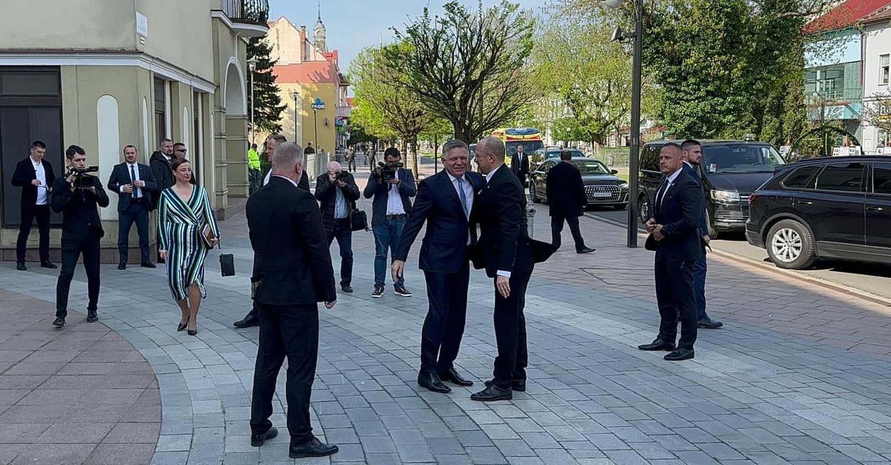 ROKOVANIE vlád SR a Ukrajiny: Fico sa po príchode VYSTÍSKAL so Šmyhaľom