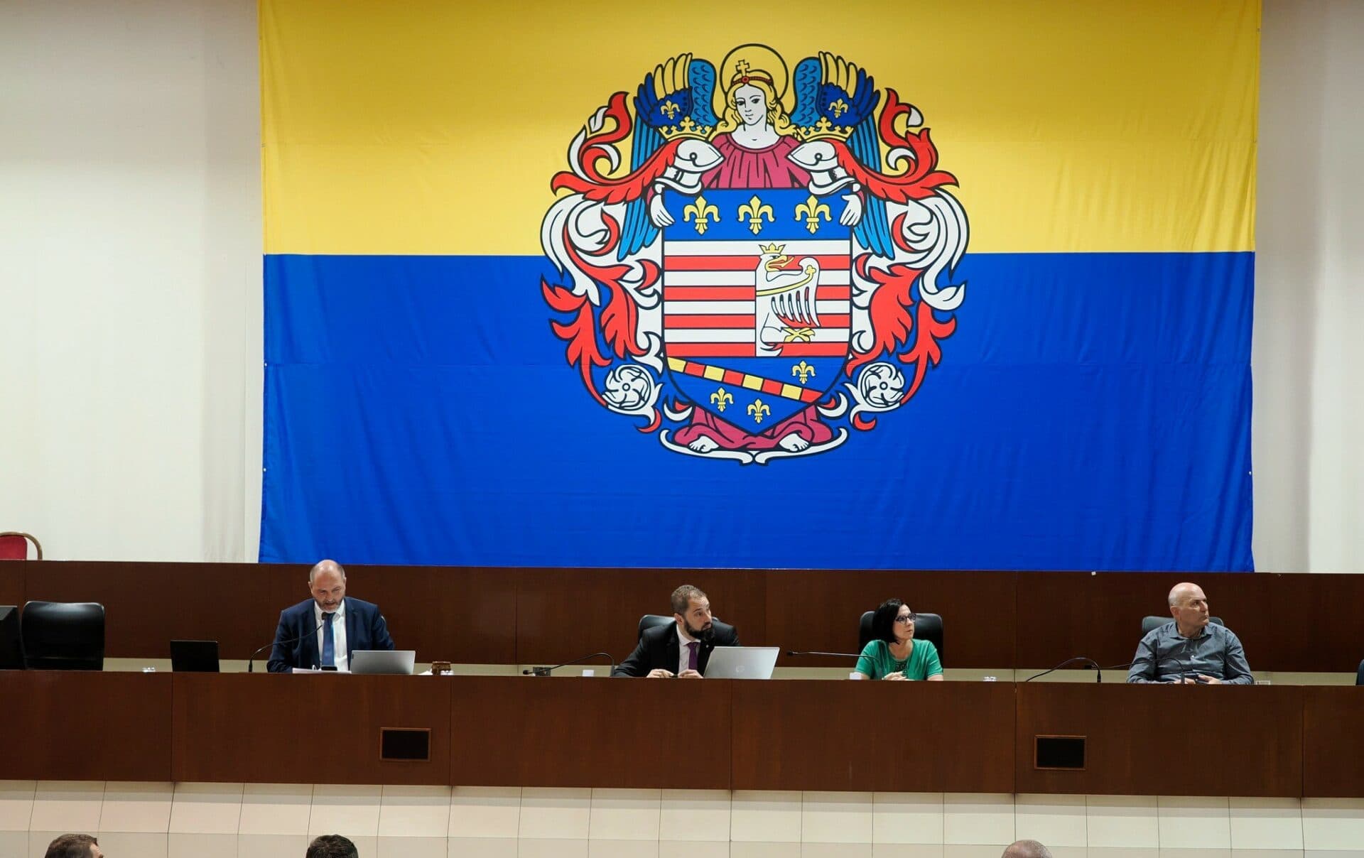 Polaček NEPODPÍSAL ďalšie uznesenie, na chodník v KRÁSNEJ si ešte Košičania počkajú