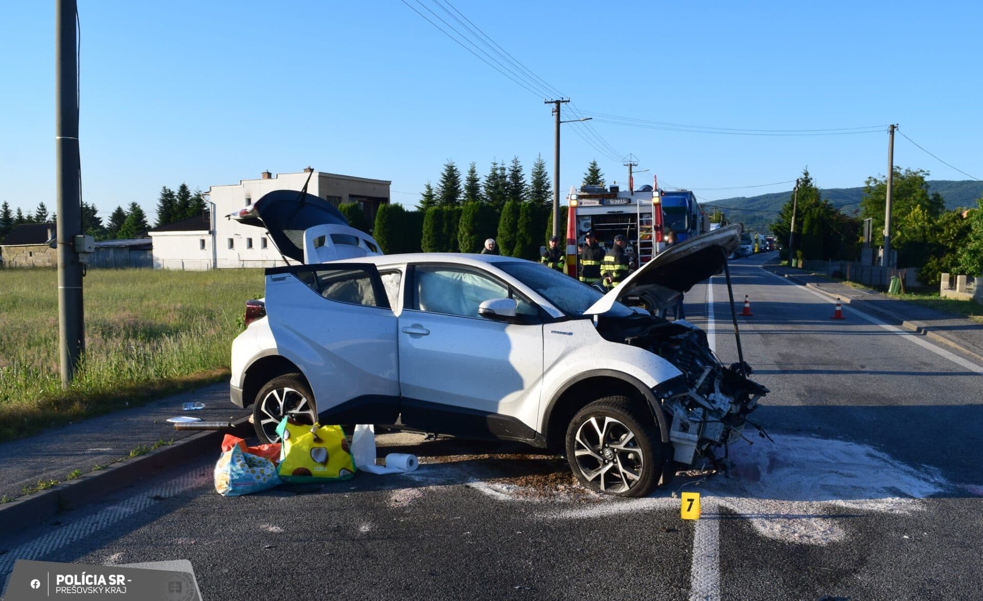 Šťastie začiatočníka ho zrejme opustilo. Mladý vodič narazil do merača rýchlosti (FOTO)