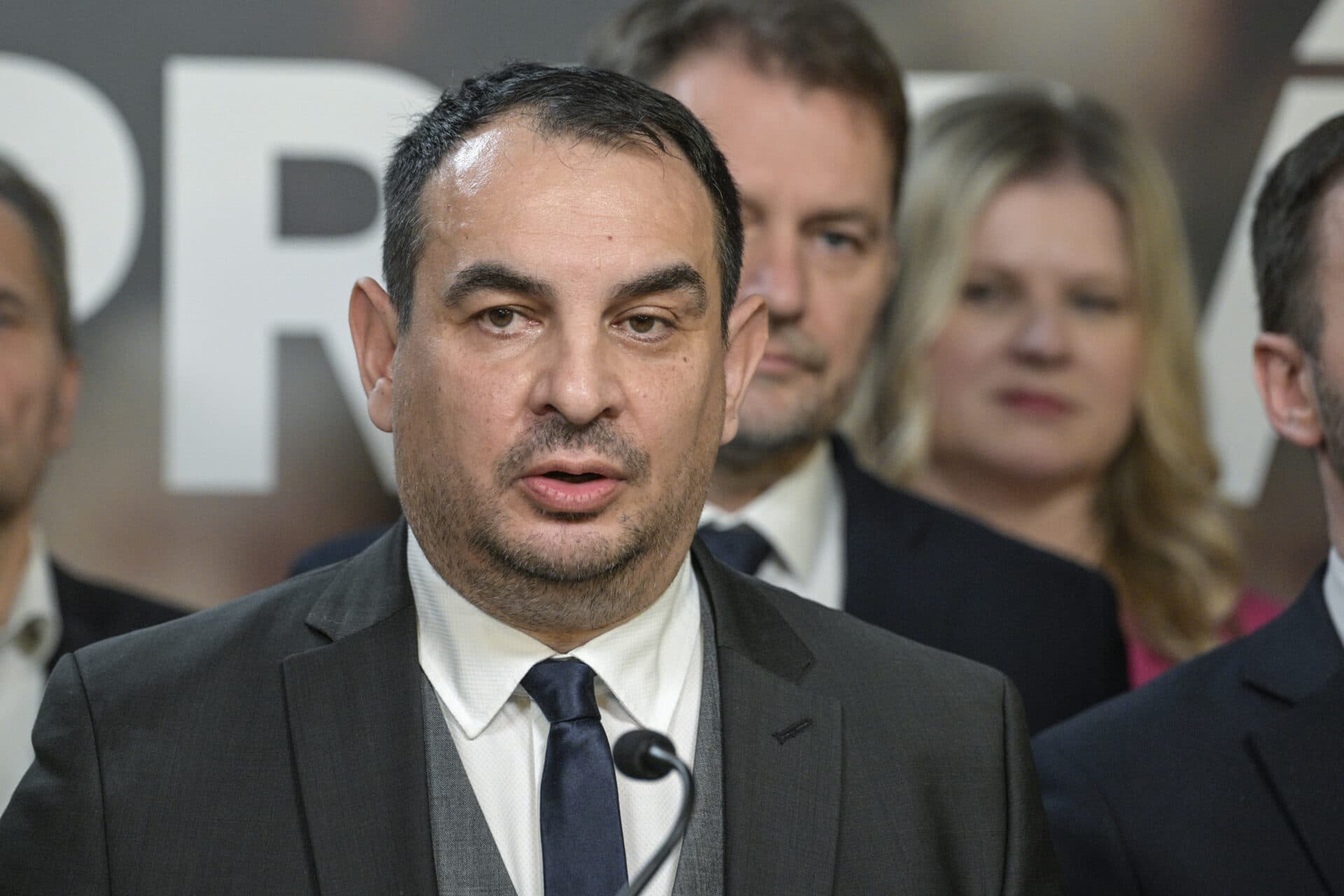 EUROPOSLANEC Pollák: Ľudia musia prísť voliť, ináč hrozí úspech RADIKÁLNYCH strán