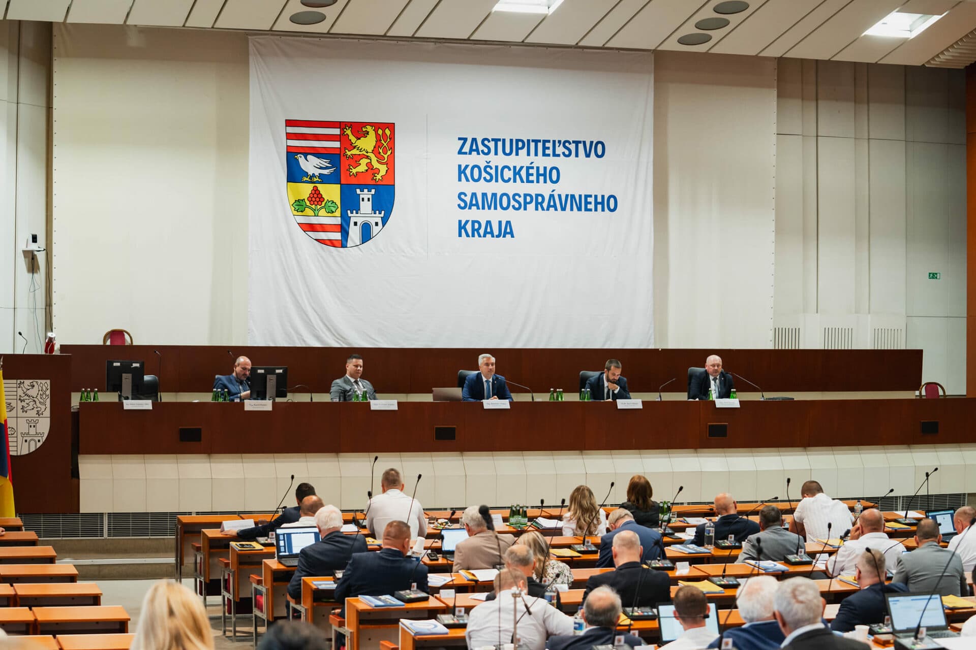 Krajskí poslanci schválili úpravu rozpočtu. Na stole je historicky najviac projektov