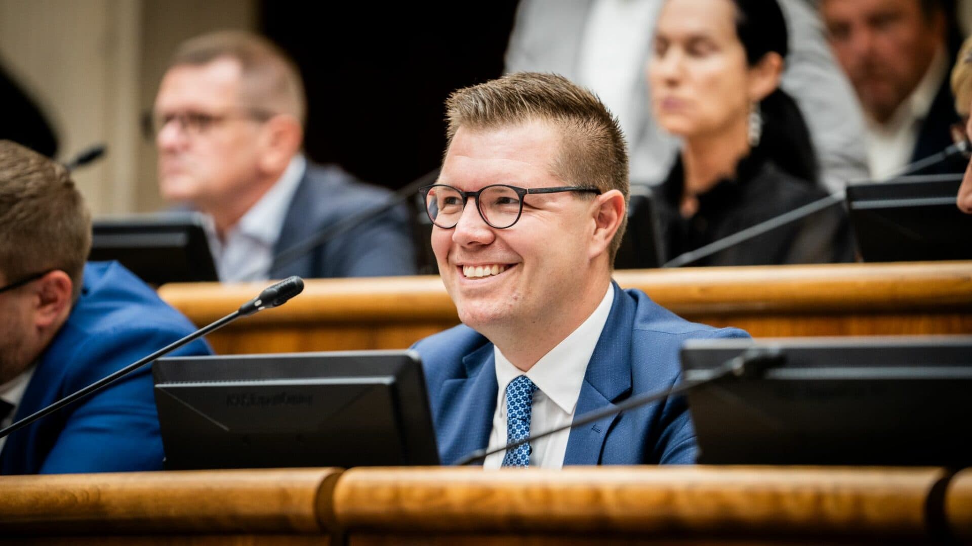 Strategické investície na východe budú od 50 MILIÓNOV EUR! Pozmeňujúci návrh presadil KOŠIČAN Igor Šimko