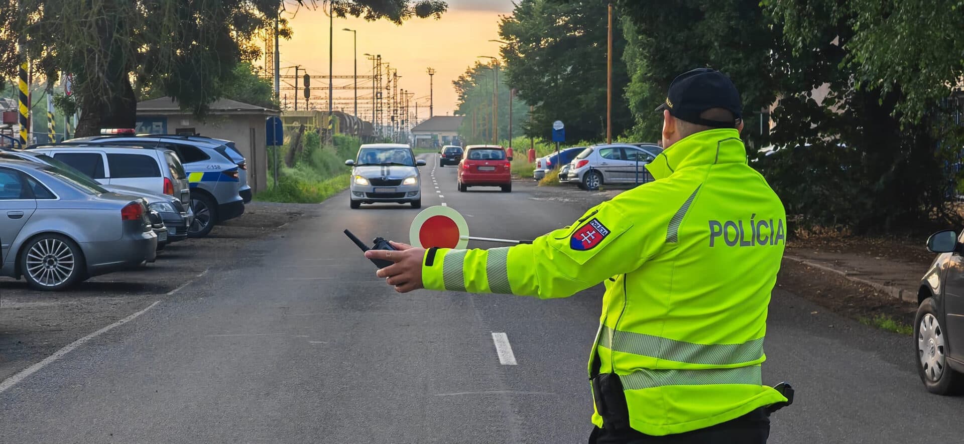 Vyše sto priestupkov za štyri hodiny. Polícia zablokovala dve mestá, kontrolám sa nevyhol nikto