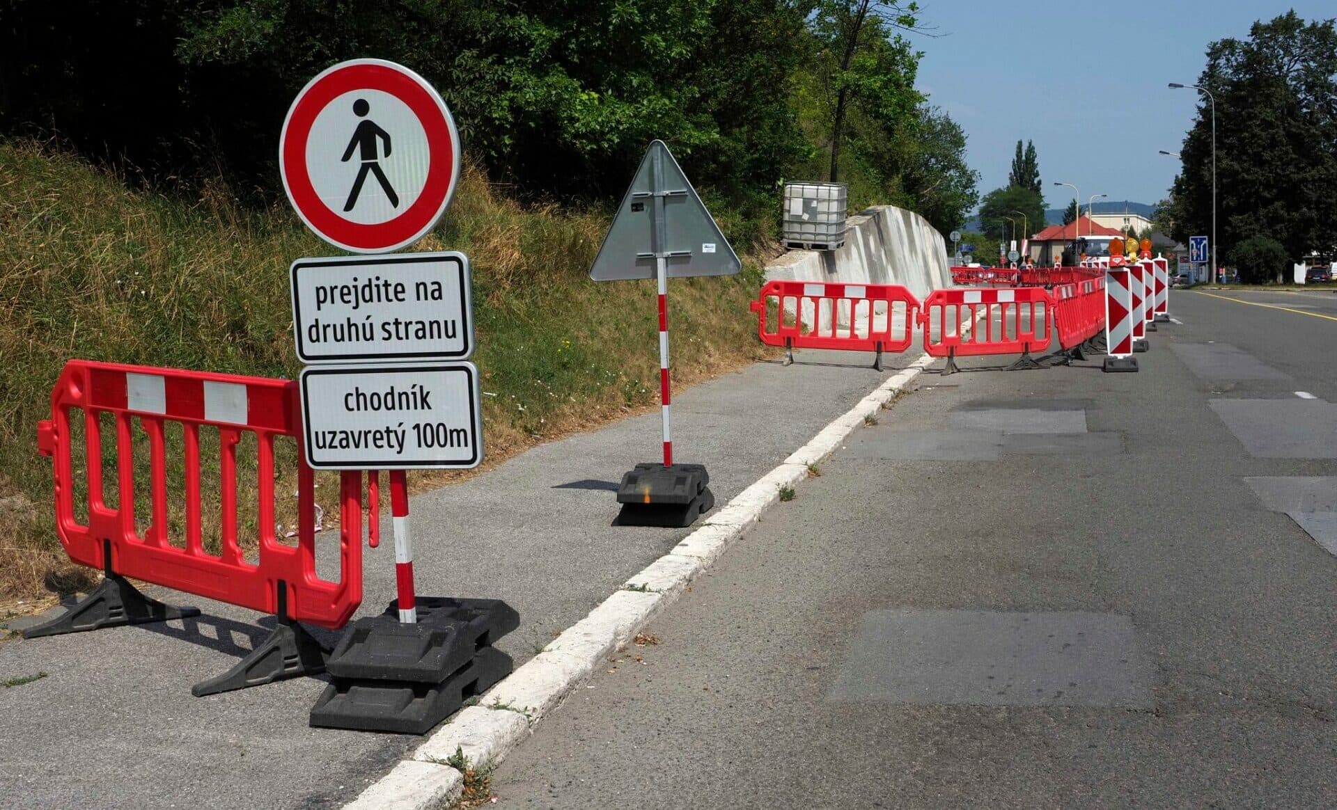 Nový oporný múr na Rastislavovej ulici by mali dokončiť do dvoch mesiacov (FOTO)