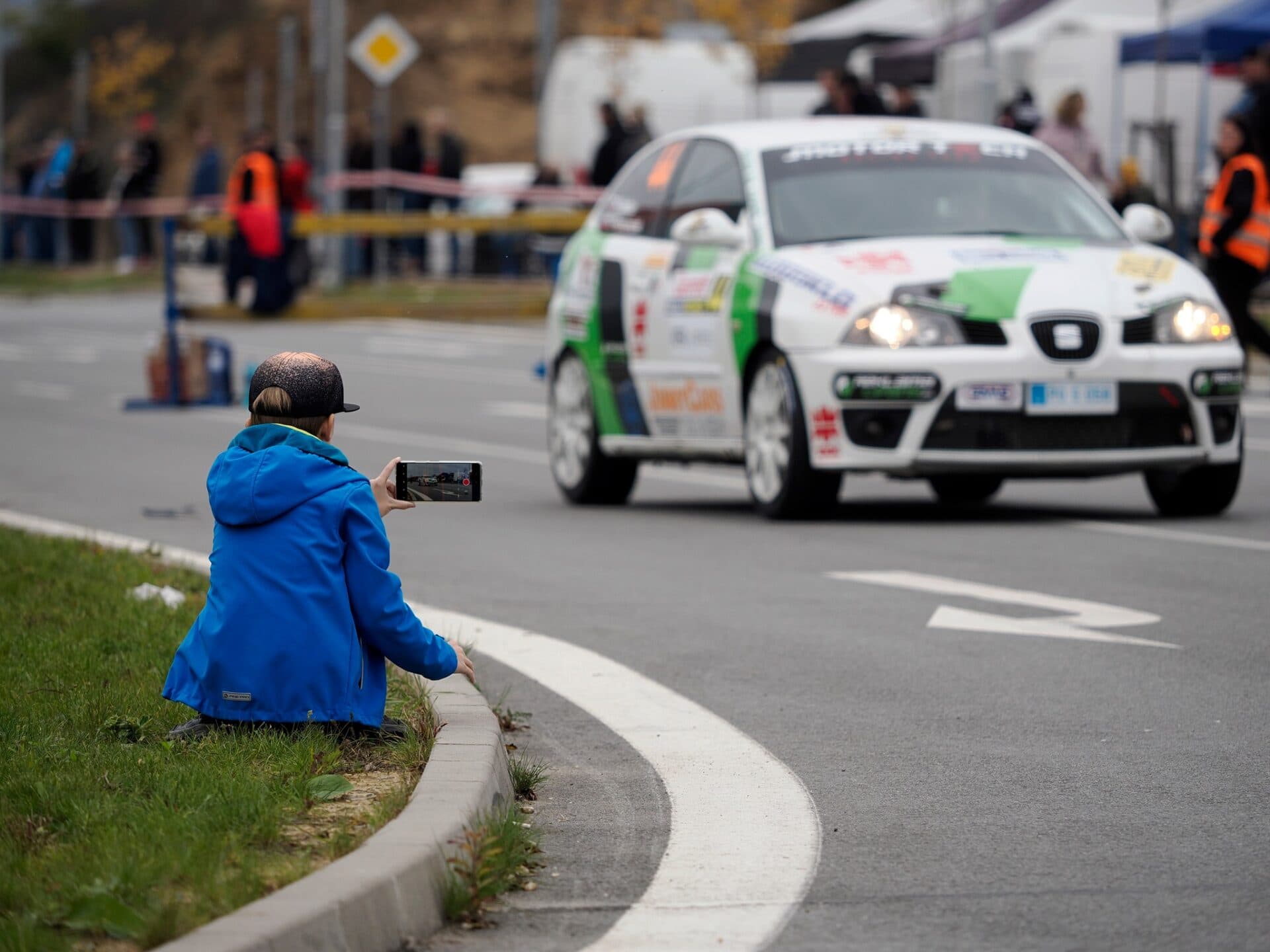 Spálené gumy a vôňa oleja. Začína sa jubilejný 50. ročník Rally Košice