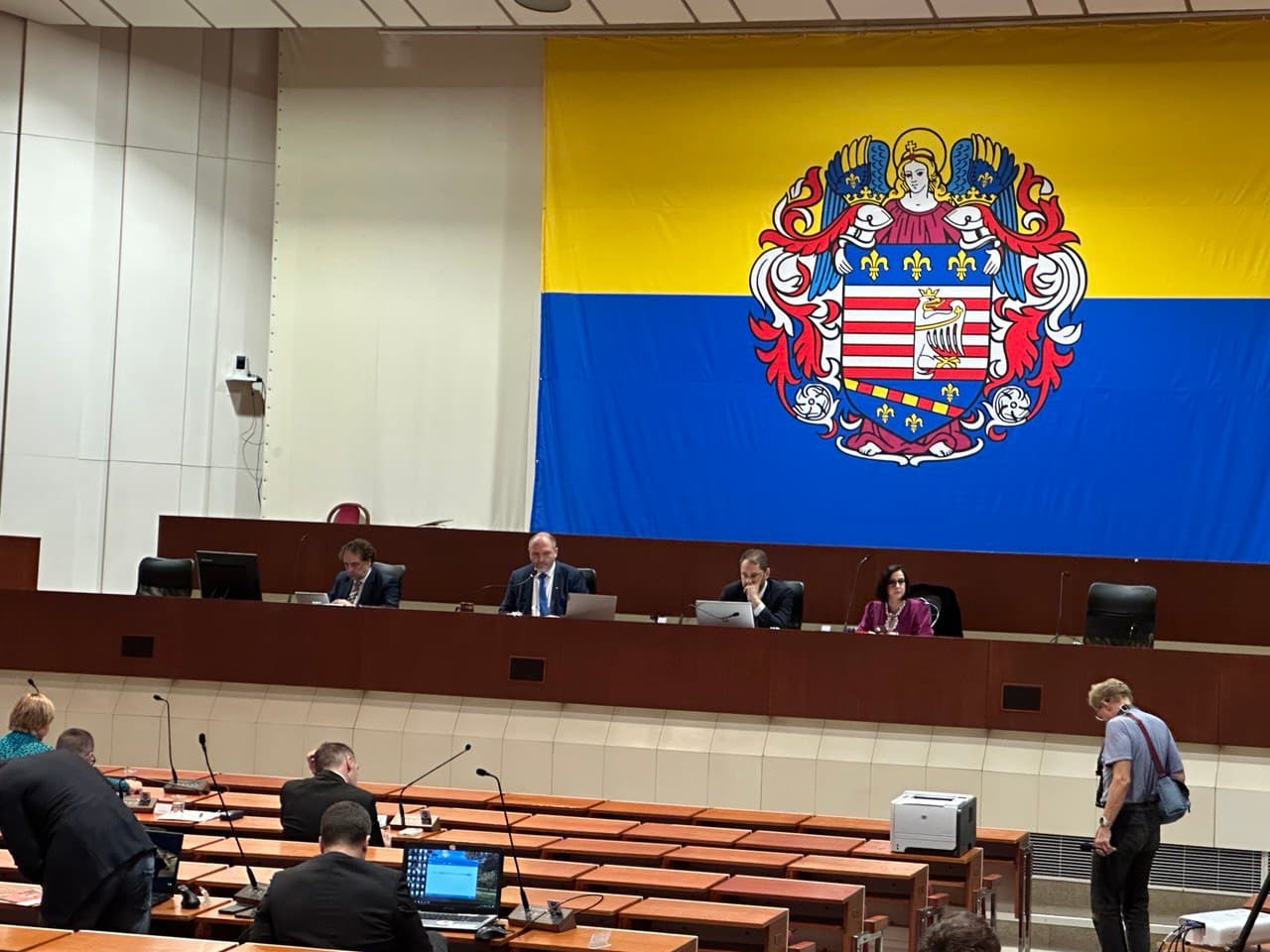 ODBORNÍK o mestskom zastupiteľstve: KTO KONÁ ČESTNE, TAJNÉ HLASOVANIE NEPOTREBUJE!