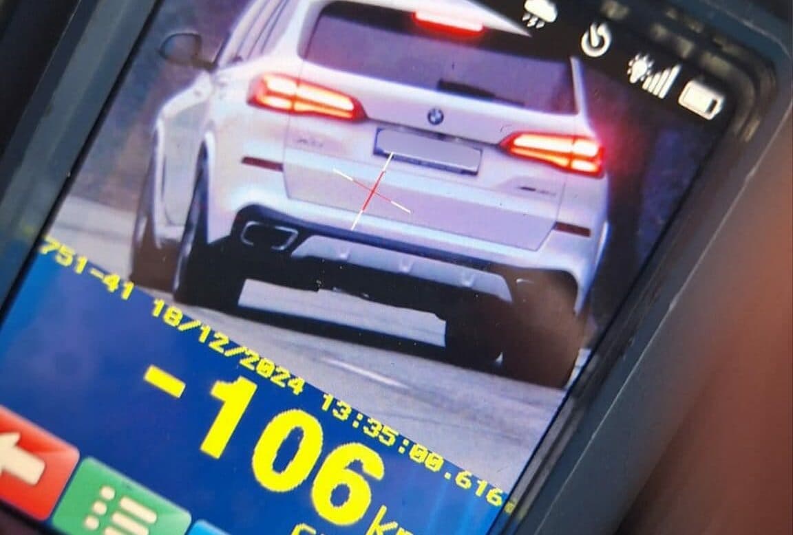 BMW jazdilo v obci 106 km/h, vodič prišiel o vodičský preukaz