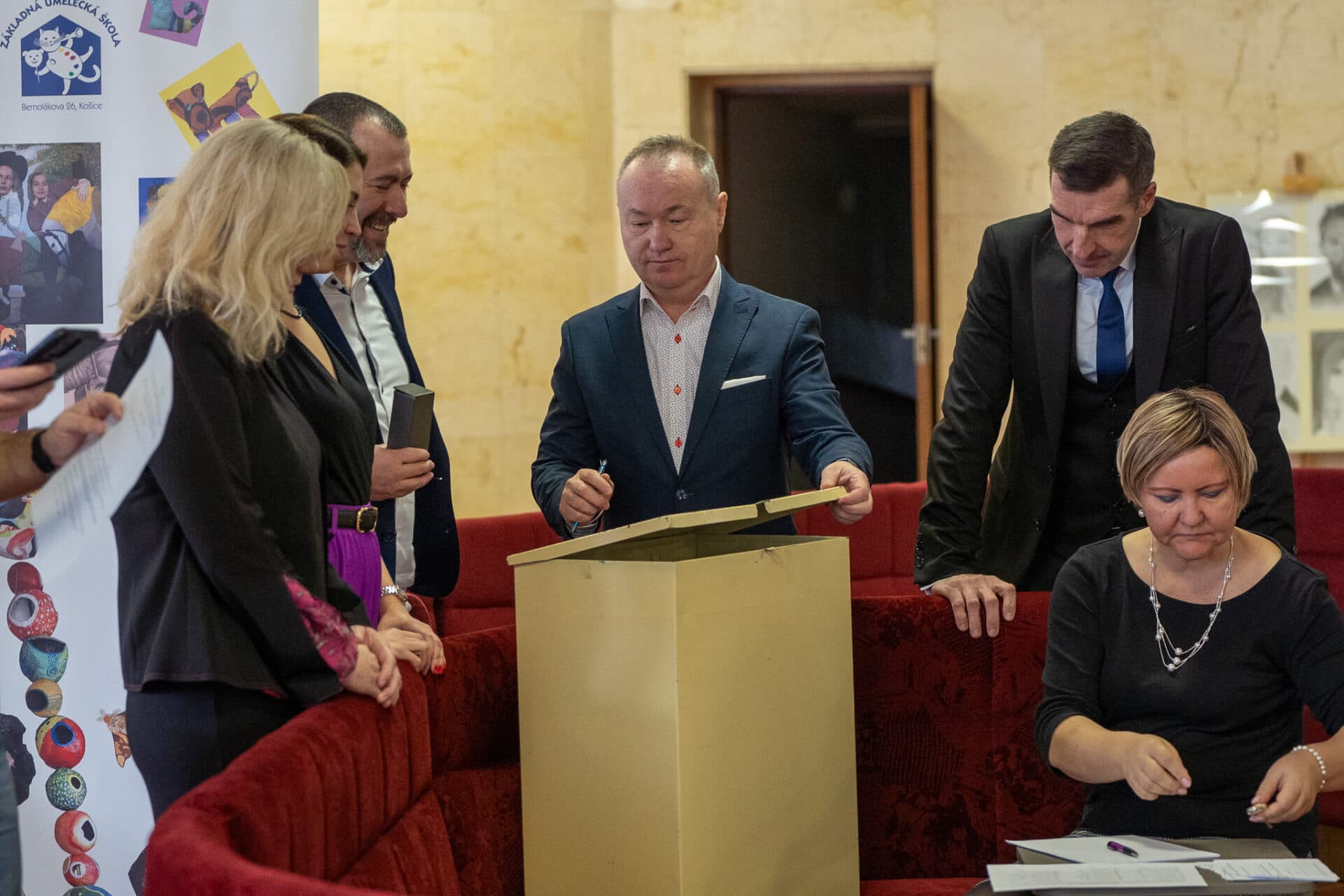 KOŠIČANIA SI PRIPLATIA! POSLANCI ROZHODLI TAJNE! (komentár)