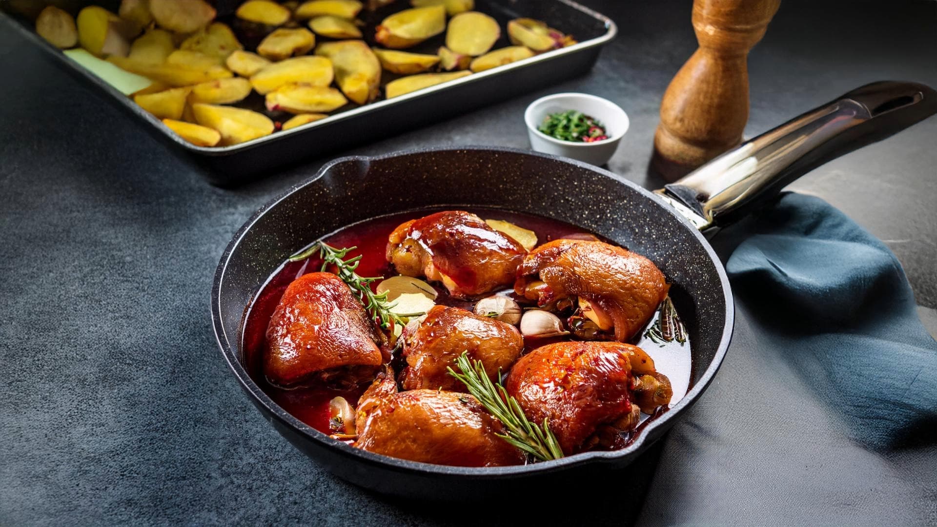 Tip na recept: Kuracie stehno na víne s rozmarínovými zemiakmi