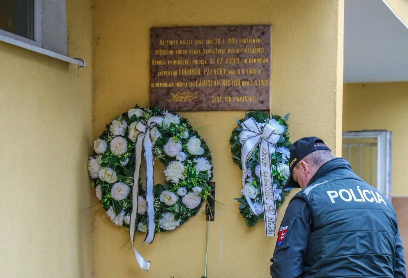 Košický policajti si pripomenuli 30 rokov od tragickej smrti dvoch kolegov (FOTO)