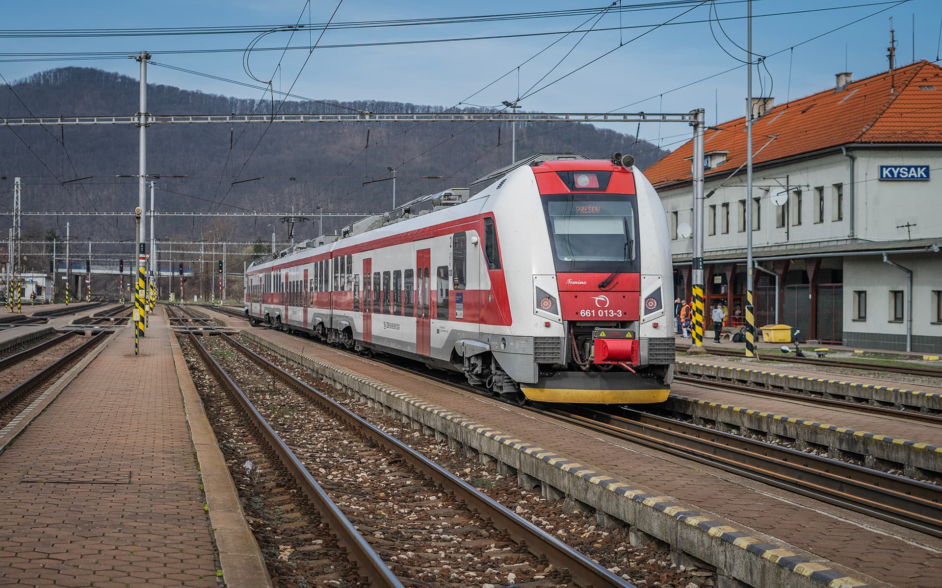 S príchodom prázdnin začínajú vlaky premávať v letnom režime
