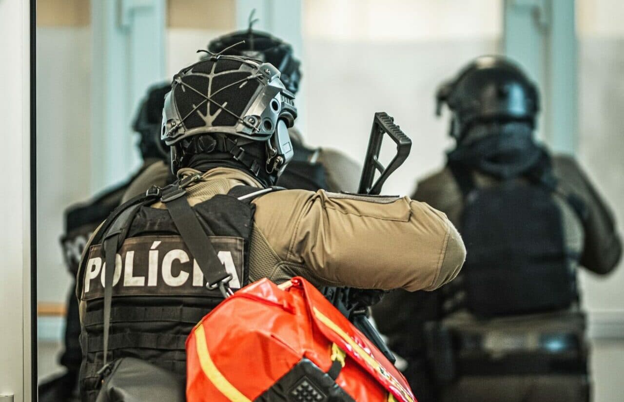 Polícia v Košiciach zadržala dve osoby pri protidrogovej akcii