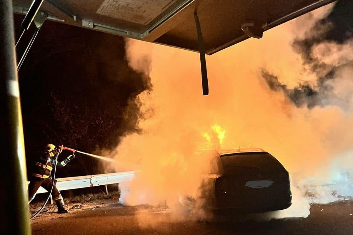 Na Čermeľskej ceste horeli dve autá (FOTO)