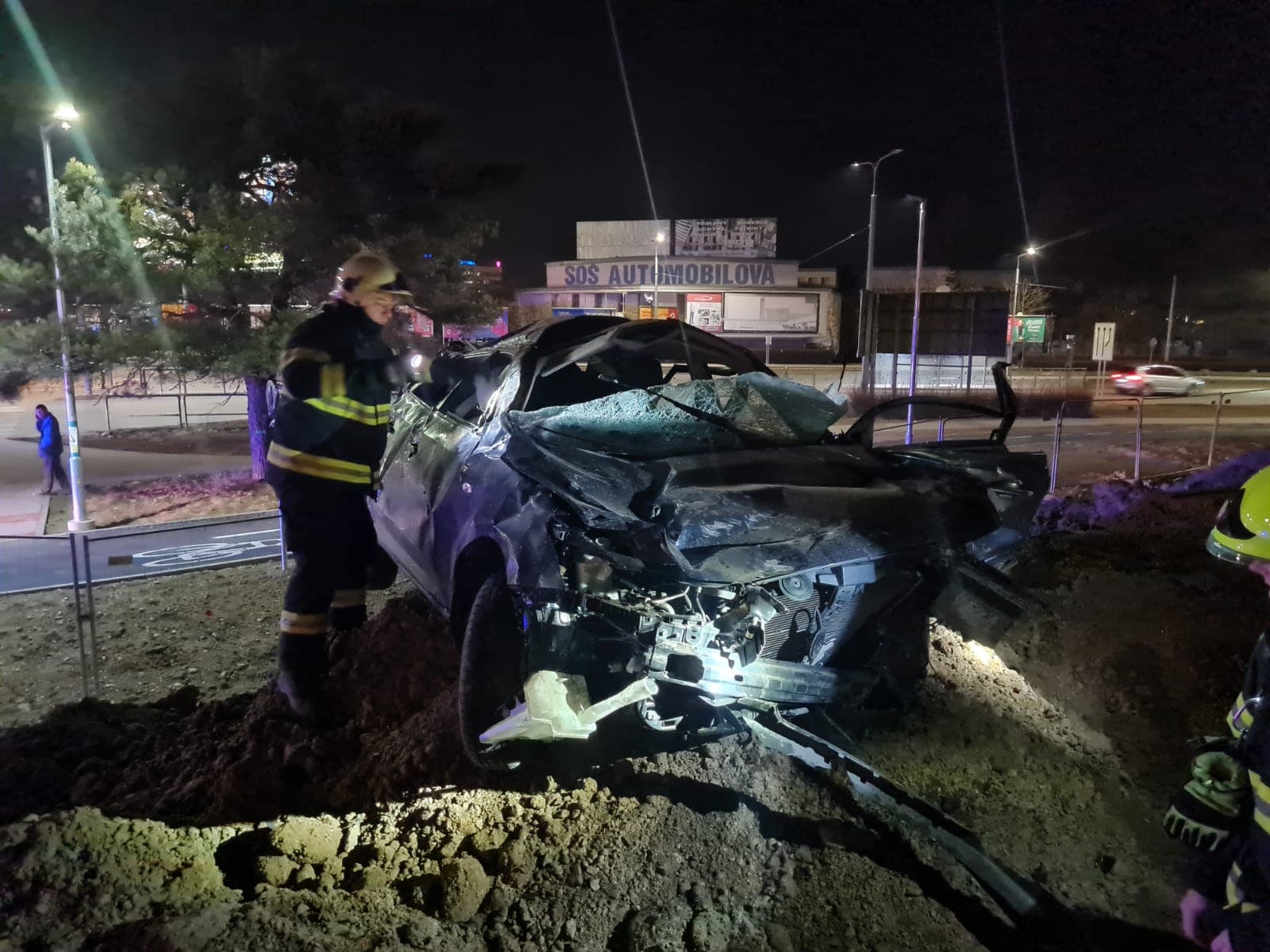 Desivá nehoda na Moldavskej! Auto sa niekoľkokrát prevrátilo, vodička skončila v nemocnici (FOTO+VIDEO)