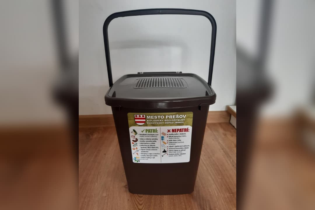 Technické služby dodajú do rodinných domov vedierka na bioodpad