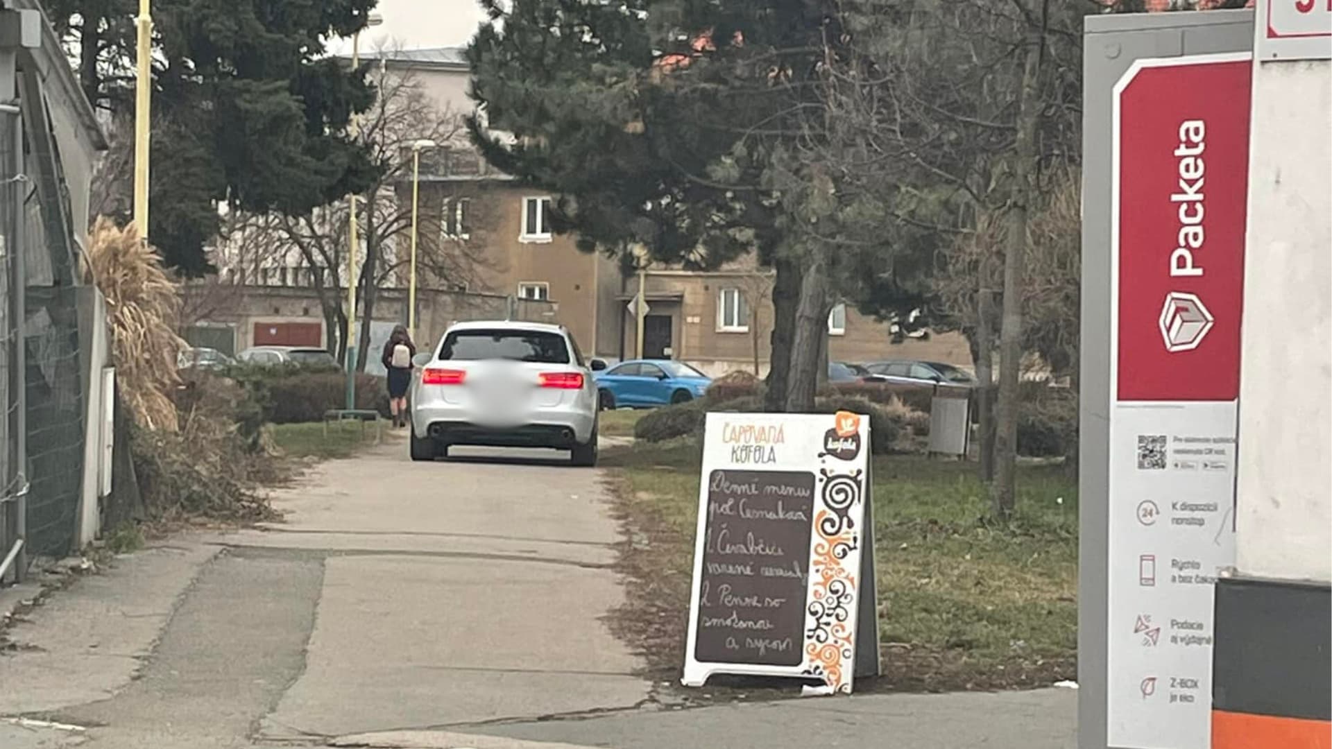 Vodič pred Lidlom Astoria sa vyhol parkovnému bizarným spôsobom