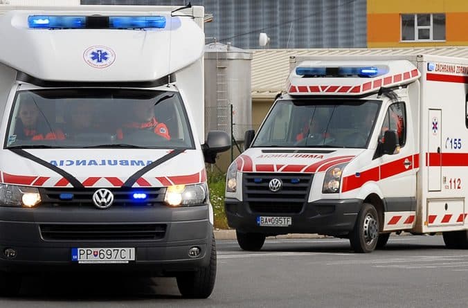 Záchranári na Moldavskej ceste pomohli dorezanému mužovi