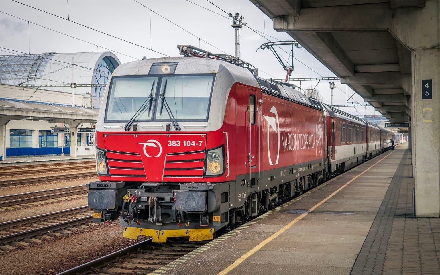 Od soboty si pri kúpe vlakového lístka priplatíte