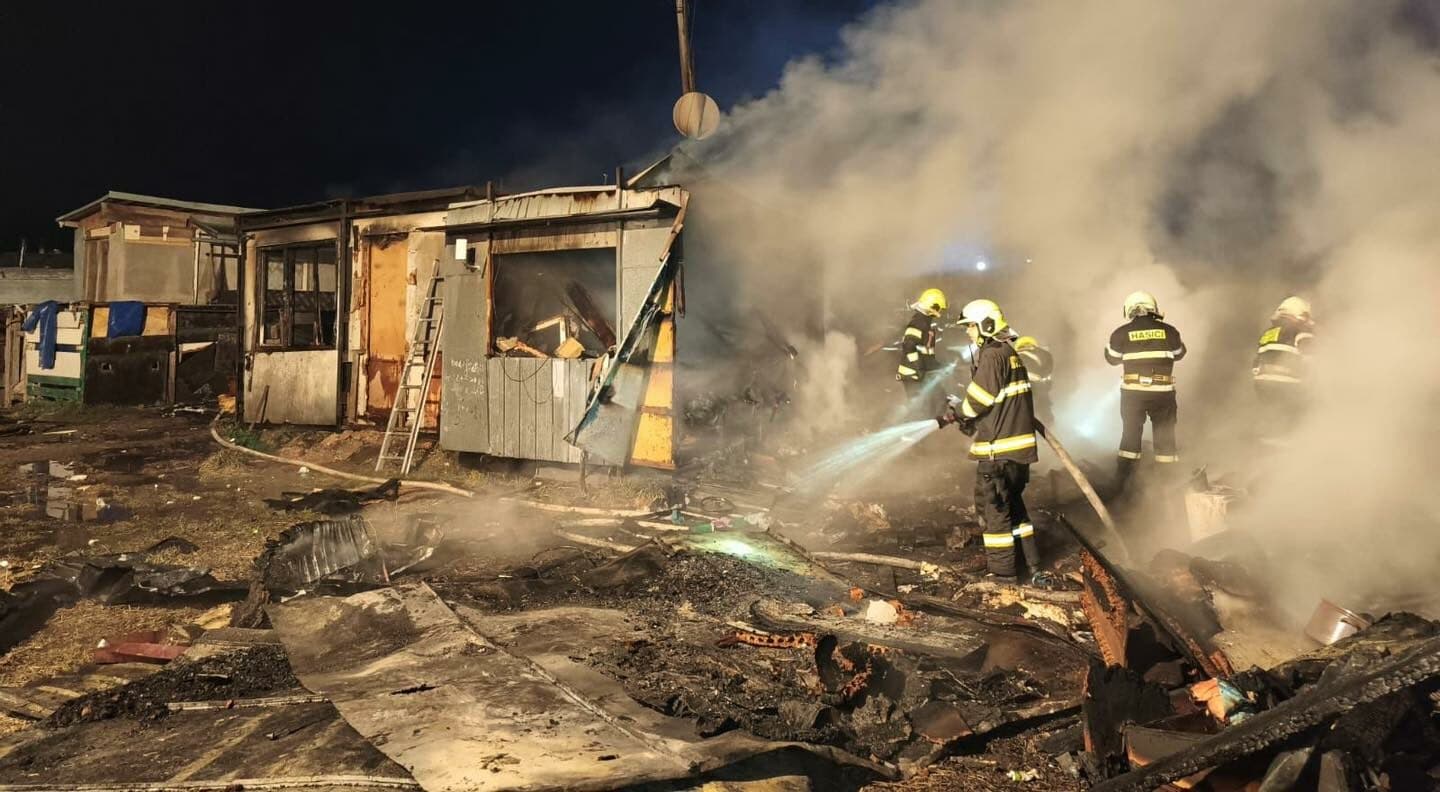 Tragédia vo Veľkom Šariši! Požiar pripravil o život štyri deti a jedného dospelého (FOTO)