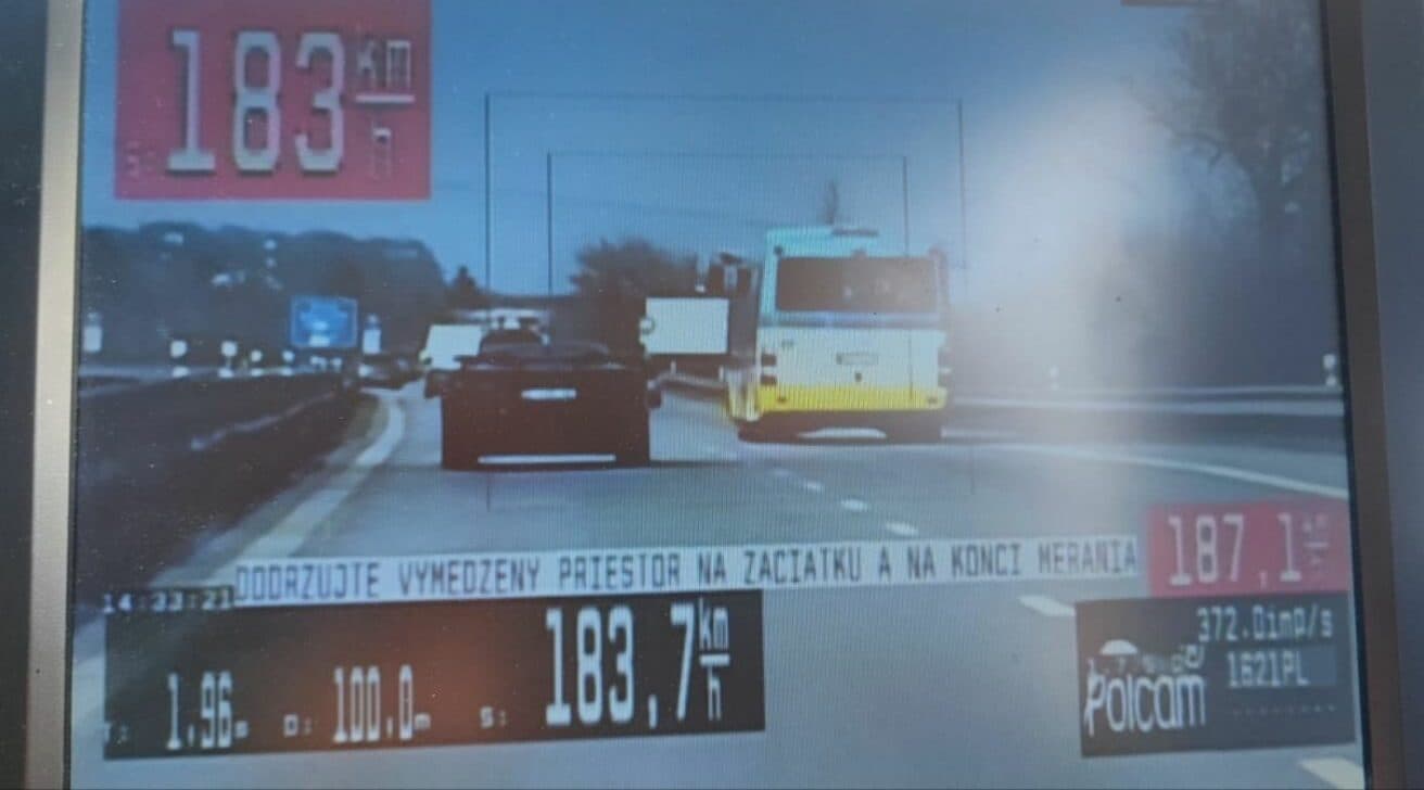 Na úseku Polov – Pereš išiel rýchlosť 183 km/h, polícia mu zabránila pokračovať