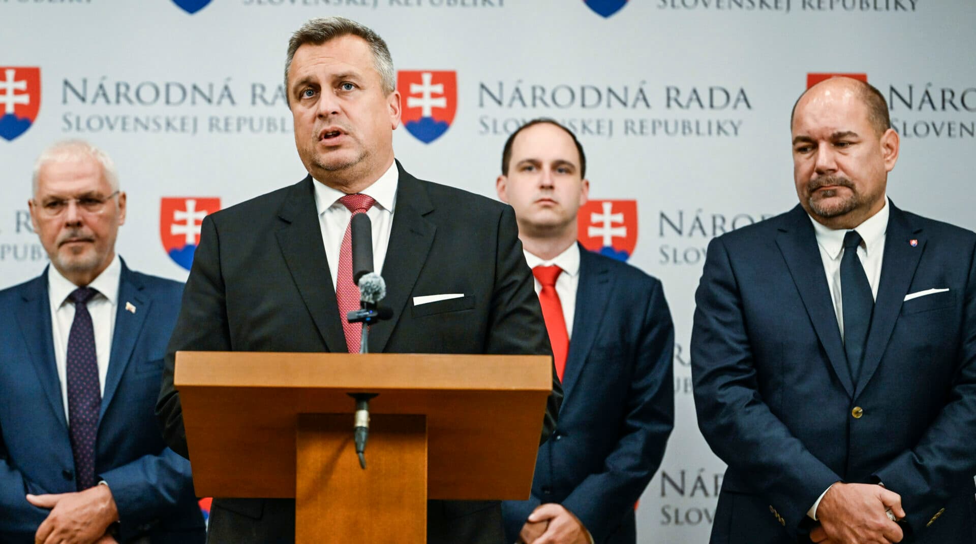 SNS vyzýva Fica na odvolanie predsedu Štatistického úradu