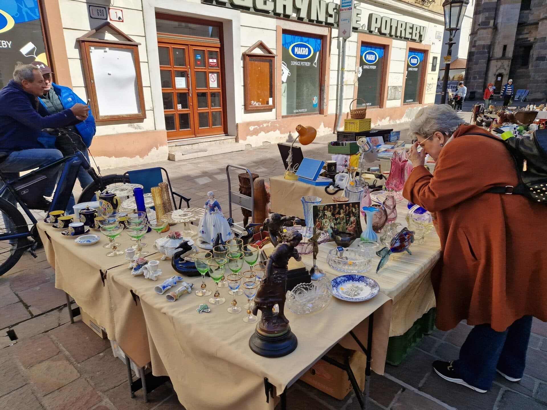 Burza starožitností opäť oživila Alžbetinu ulicu (FOTO)